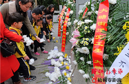 弘揚(yáng)革命精神