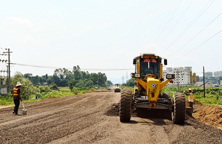 加快推進繞城公路建設(shè)