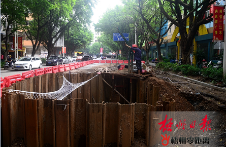 搶修塌陷路面