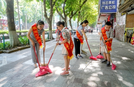 “老師，我要向您學(xué)習(xí)！”