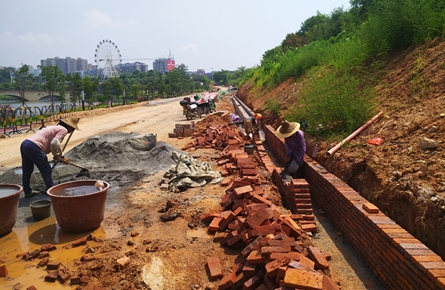 玫瑰湖公園東側(cè)道路升級(jí)改造