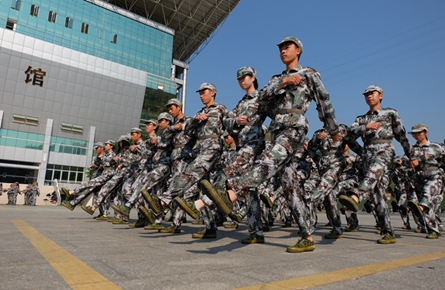 梧州學(xué)院新生軍訓(xùn)