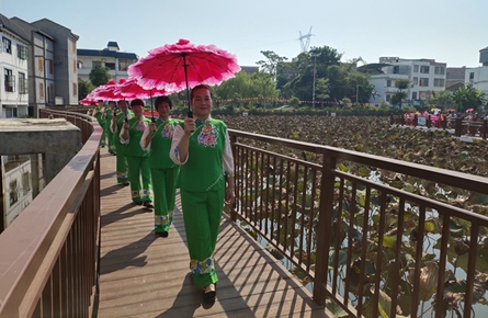 歌舞頌祖國(guó) 旗袍秀風(fēng)采