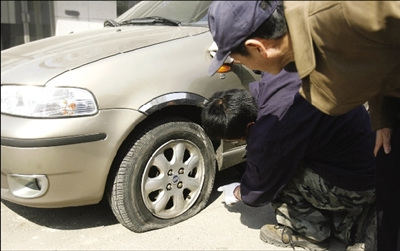 小區(qū)停車頻遭惡意損壞五大主因致車受損