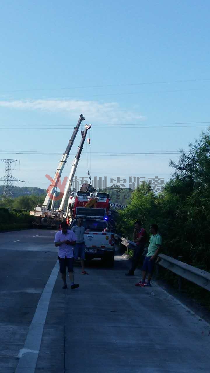 事故現(xiàn)場。網友“梧州通達農牧科技有限公司程瓊慶”攝